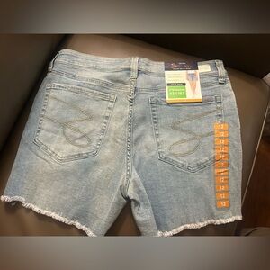 Seven7 Light Wash Distressed 5” weekend Jean Shorts